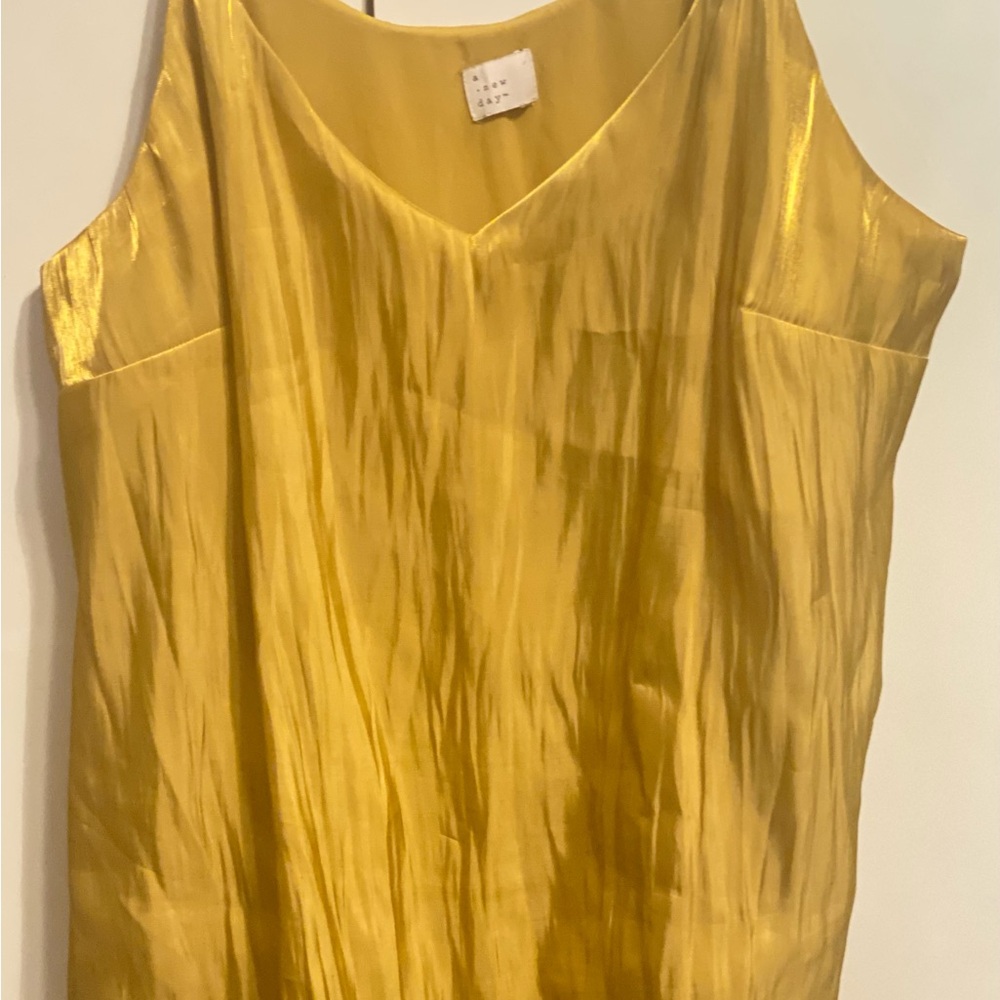 New Elegant Gold Sleeveless Top - Picture 2 of 4